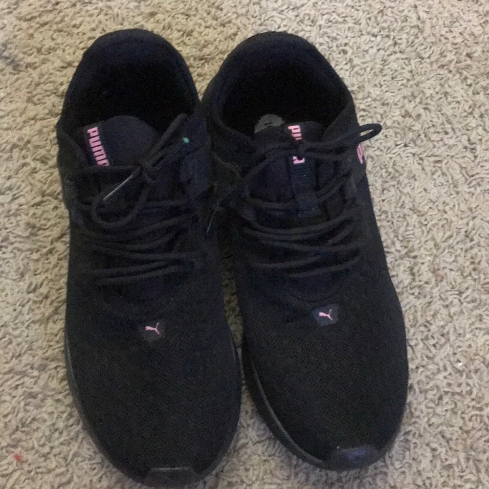 Black puma training shoes